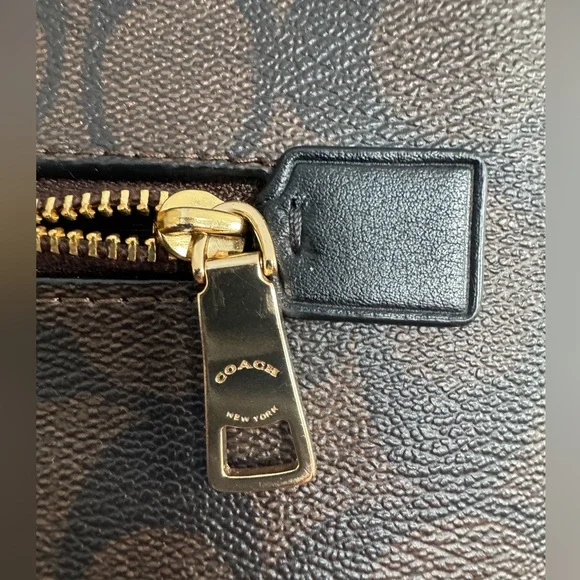 100% Authentic Coach Crossbody Bag - Picture 5 of 12